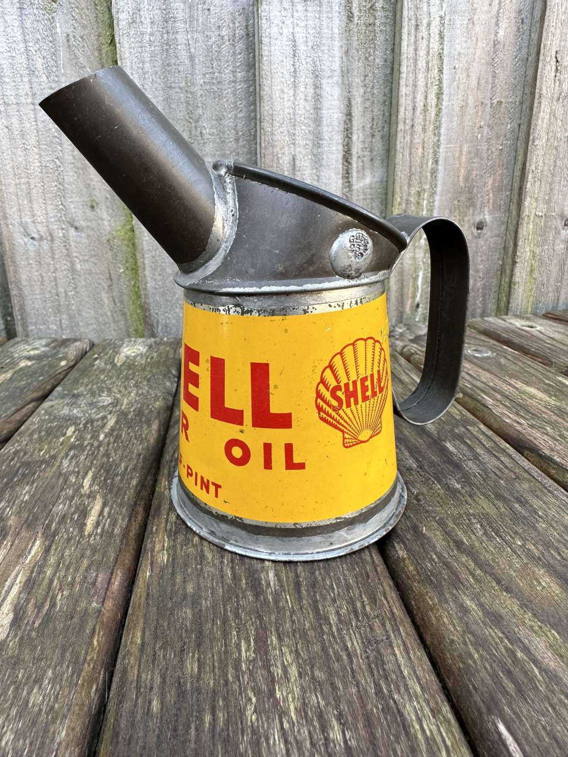 Quality shell motor oil, oil pourer (near mint)
