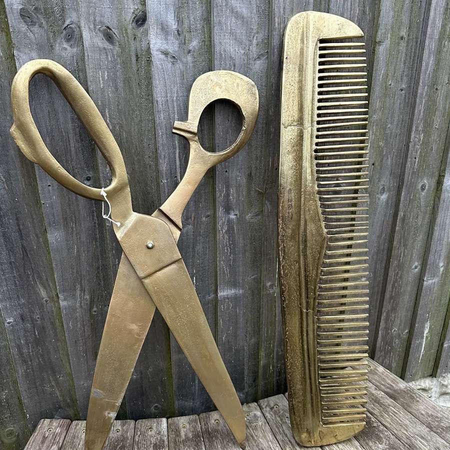 Pair of large sissors and comb barbershop trade sign
