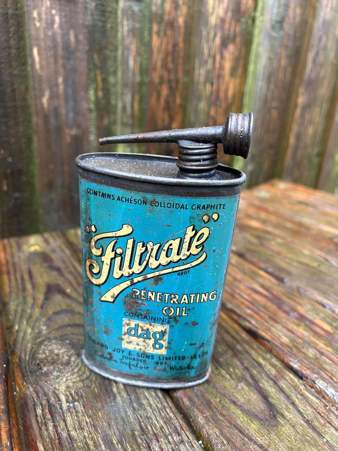 Lovely filtrate penetrating oil can