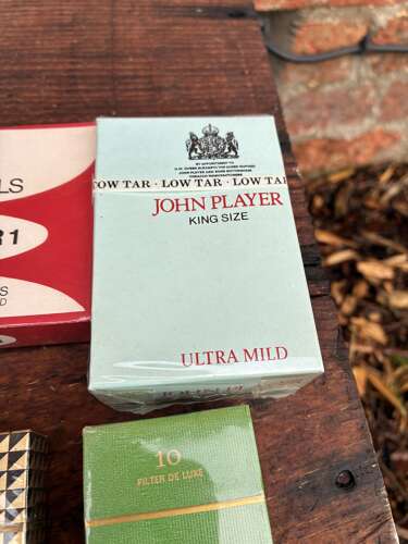 6 live with contents cigarette packets