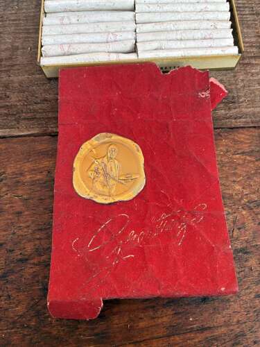 Kensitas cigarettes christmas greetings tin with contents