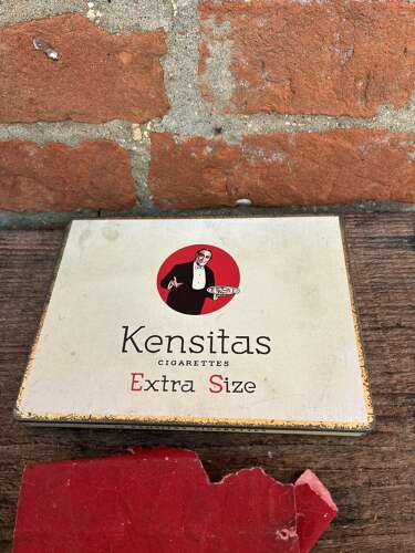 Kensitas cigarettes christmas greetings tin with contents