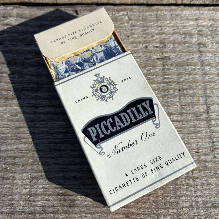 Carreras Ltd Piccadilly cigarette packet live